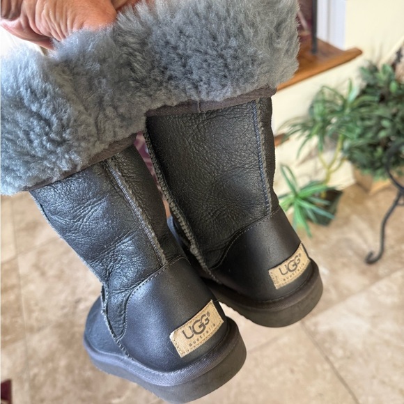 UGGs ladies slate gray size 5 very good condition cool grey color. - Picture 12 of 15